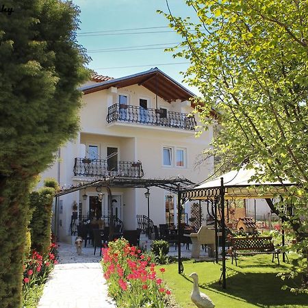 PeštaniPension Lale公寓 外观 照片